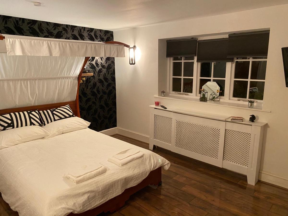 The Raven Suite Henley-on-Thames ภายนอก รูปภาพ
